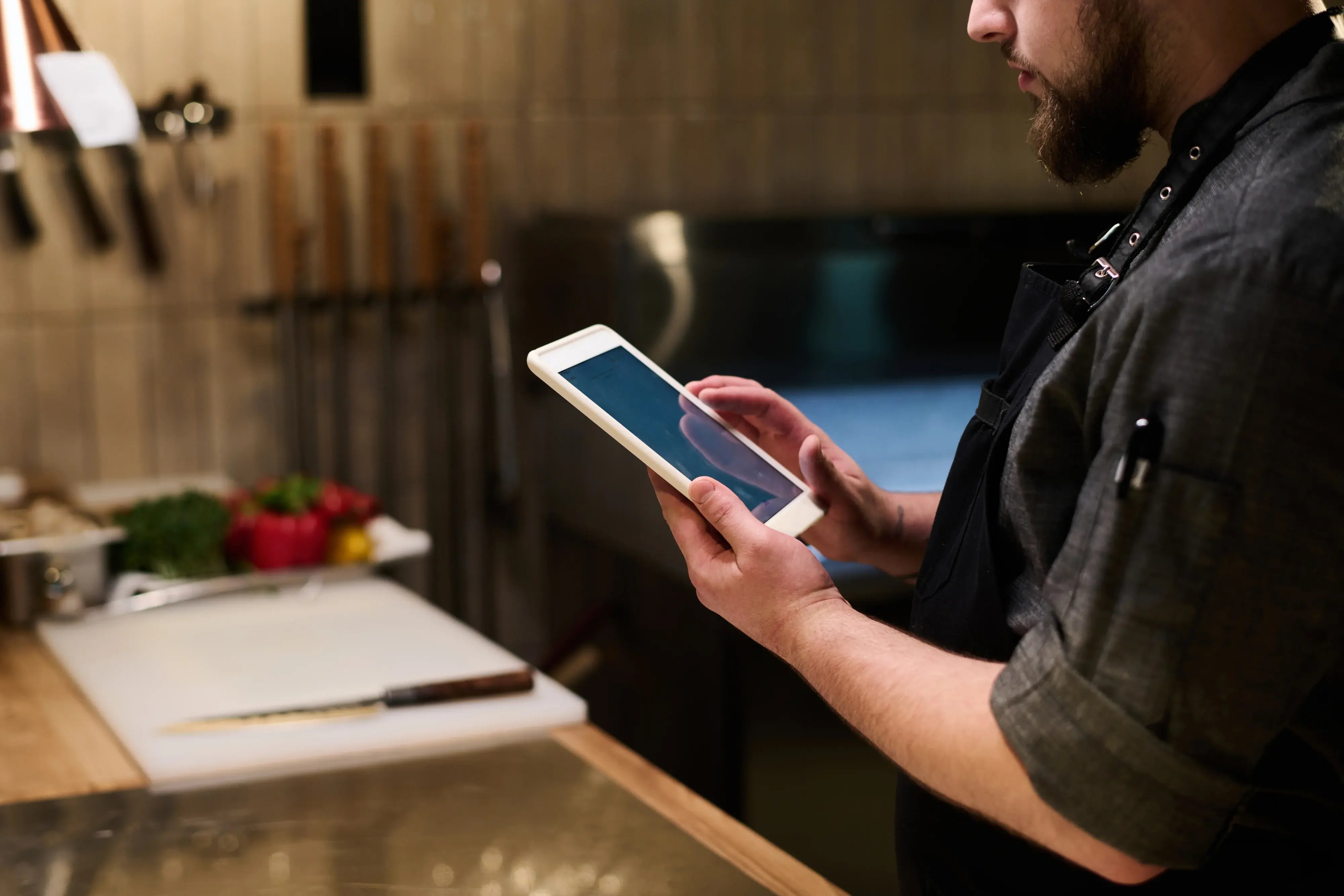 man-tablet