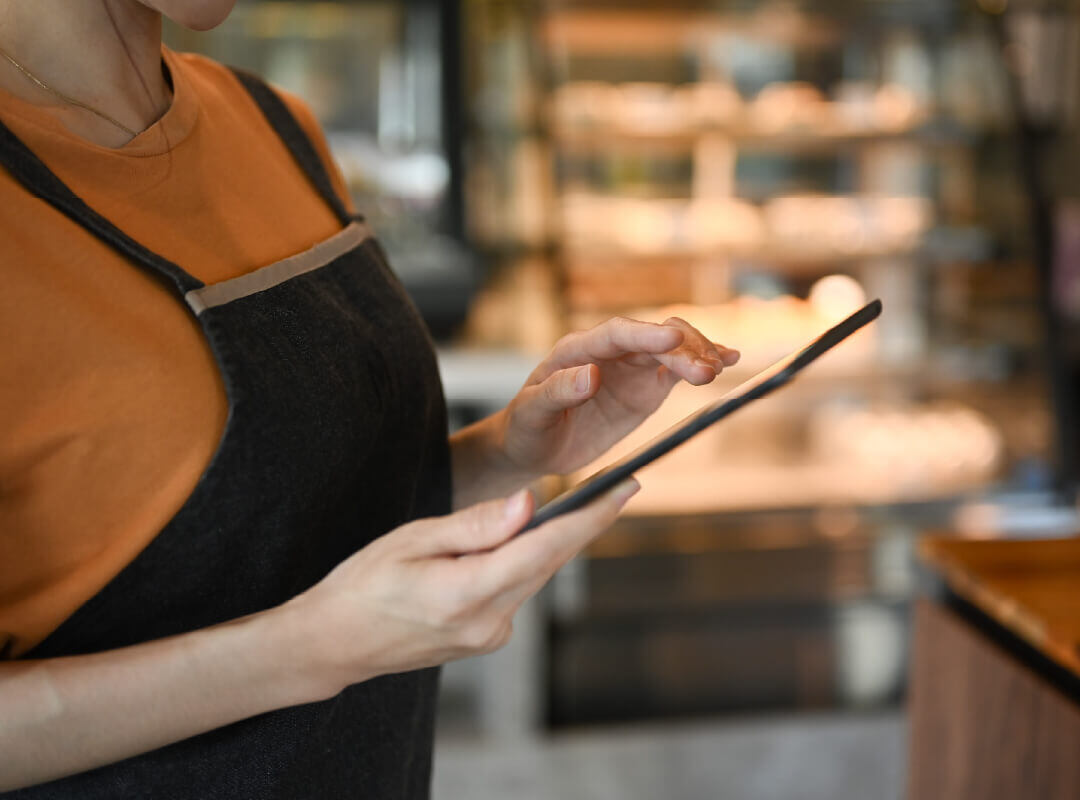 tablet-staff-closeup2
